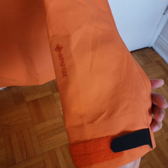 Arc'teryx snowboarding/ skiing Rush Jacket women M - Picture 3 of 11